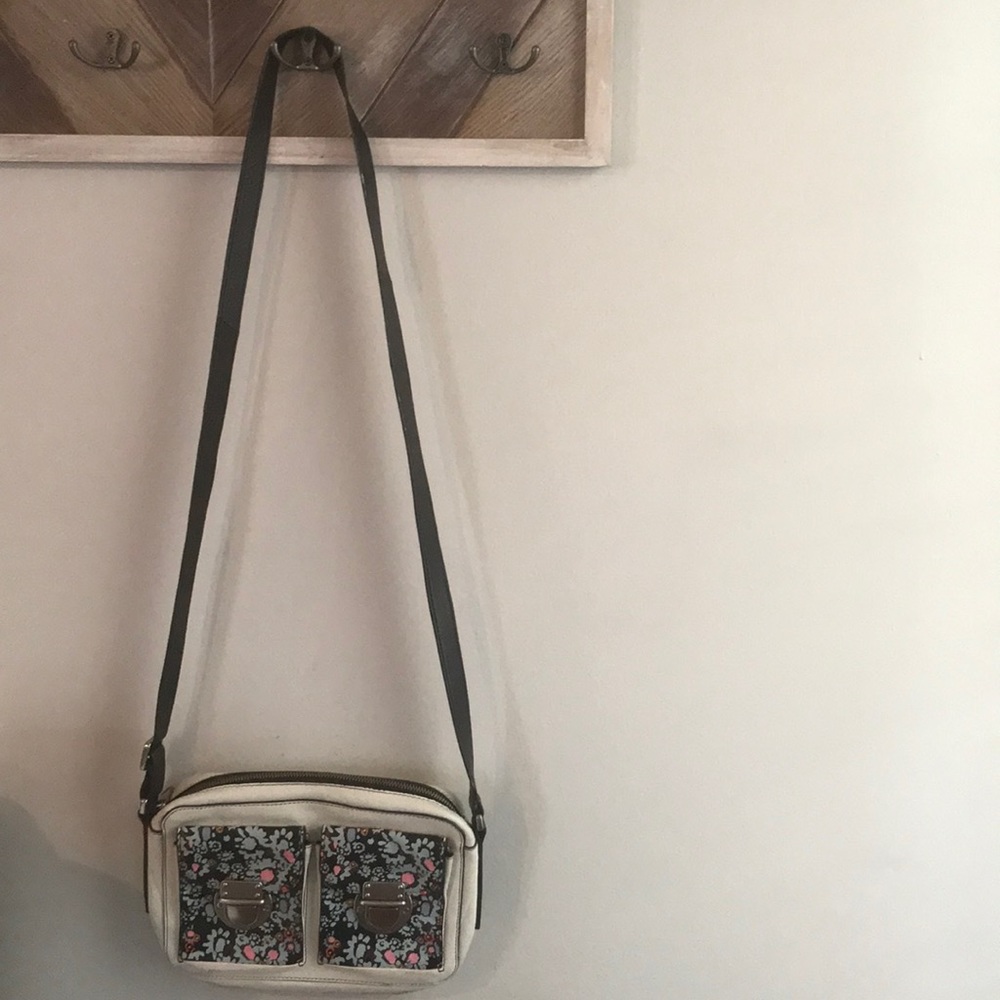 Fossil Purse 100 percent leather White with floral